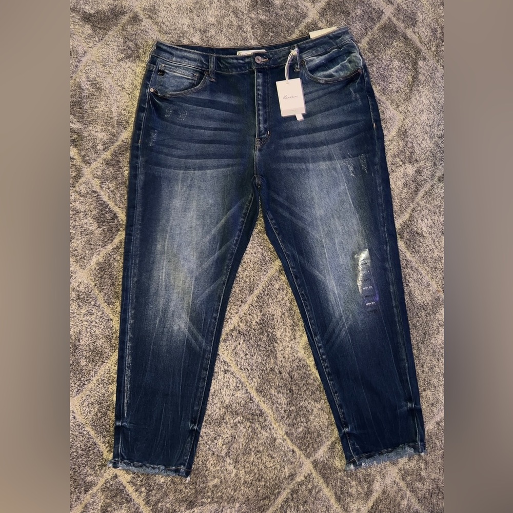 Brand New KanCan Mom jeans! Size 32 x 27
